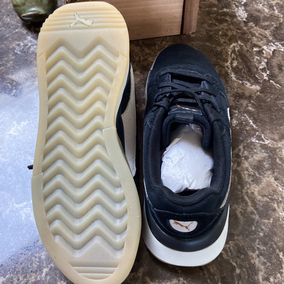 Puma new sneakers black suede womens sz 7.5 - Picture 6 of 7